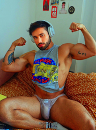 What's in YOUR Under- and Sportswear_TMG _F_014928