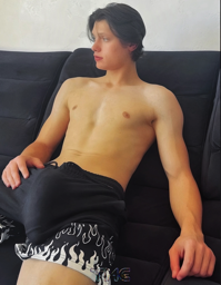 What's in YOUR Under- and Sportswear_TMG _F_014928
