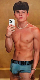 Young Men 18+ TMG _F_013629